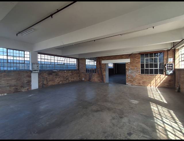 926M² WAREHOUSE TO LET IN BENROSE